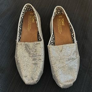 TOMS silver, size W 8.5